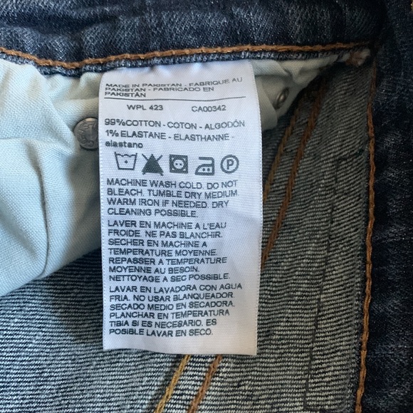 30x32 Slim Straight Fit Levi’s - Picture 3 of 6